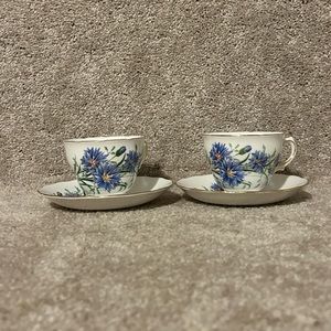 Royal vale bone China 2 tea cup and 2 saucers purple flowers gold trim